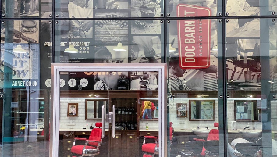 Doc Barnet Barber Shop Trinity Leeds – kuva 1
