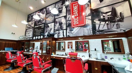 Doc Barnet Barber Shop Trinity Leeds – obraz 3
