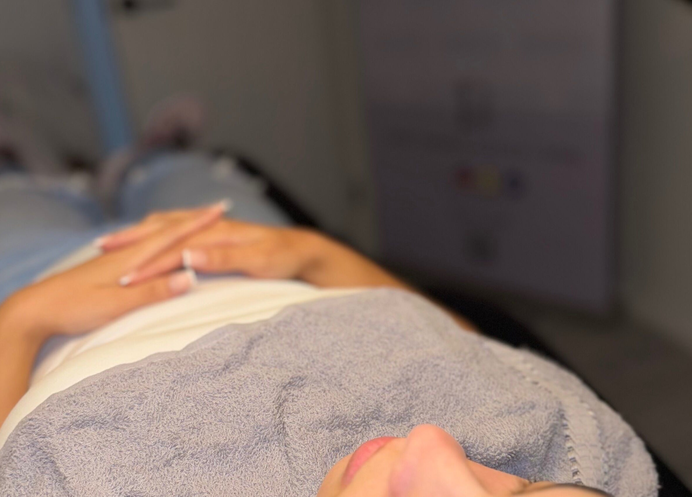 Client relaxing at Infinite Browtential, Birmingham, England, GB, for a beauty treatment.