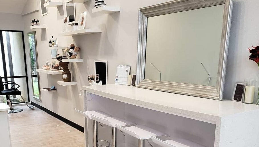 SNATCHED! BEAUTY BAR image 1