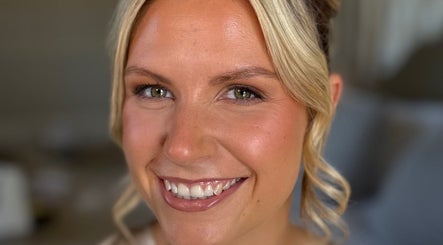 Zoe Roberts Mua image 3