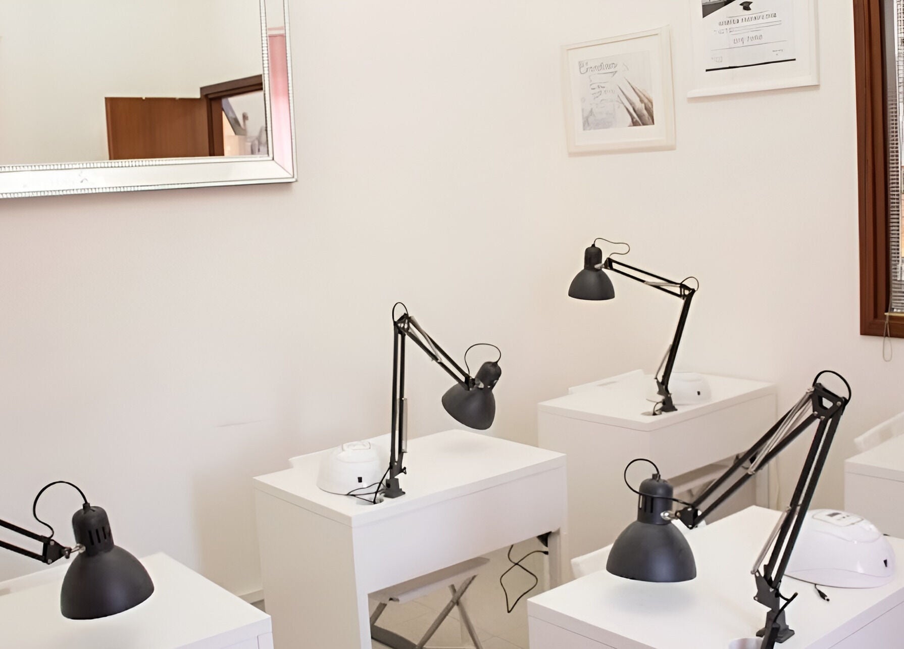 Aula di lavoro professionale alla Genj Furlan Nail Academy a Gorizia, Friuli-Venezia Giulia, IT.