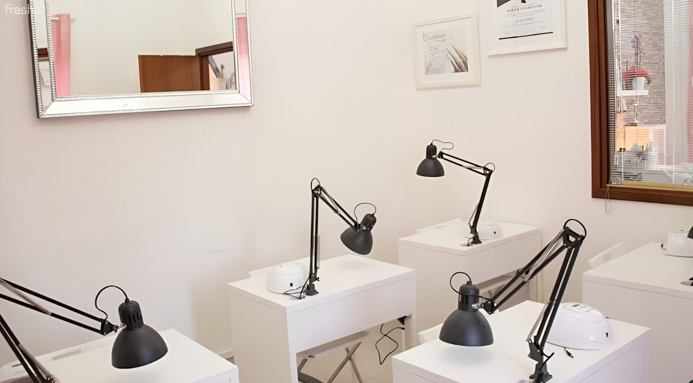 Aula di lavoro professionale alla Genj Furlan Nail Academy a Gorizia, Friuli-Venezia Giulia, IT.