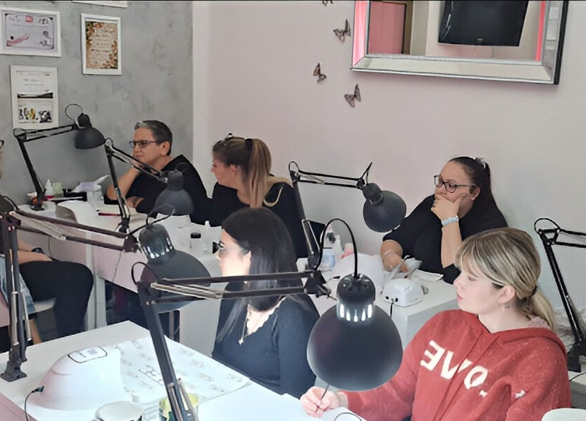 Corso di manicure al Genj Furlan Nail Academy, Gorizia, Friuli-Venezia Giulia, IT.