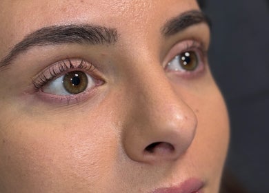 Close-up of expertly lifted lashes at Sculpt Studio - Studio des Cils, Laval, Québec, CA.