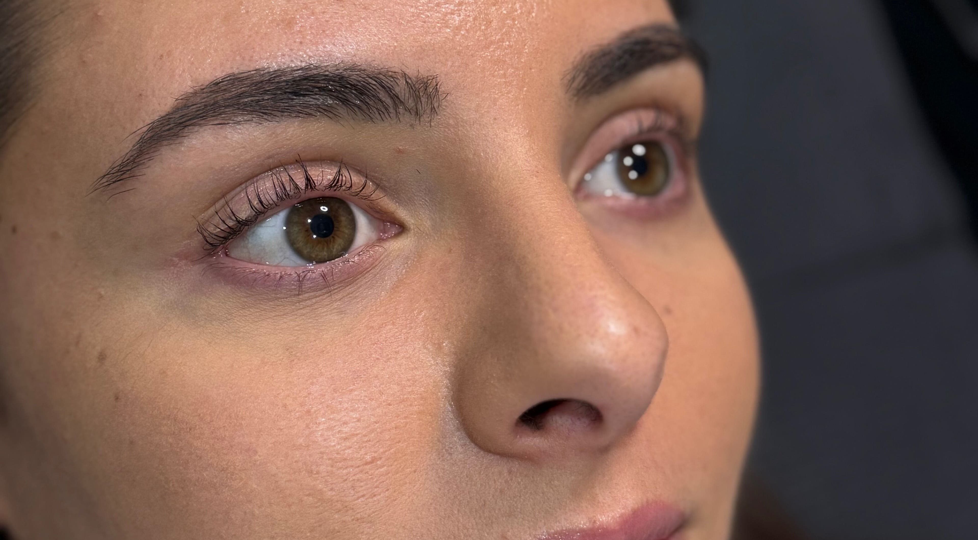 Close-up of expertly lifted lashes at Sculpt Studio - Studio des Cils, Laval, Québec, CA.