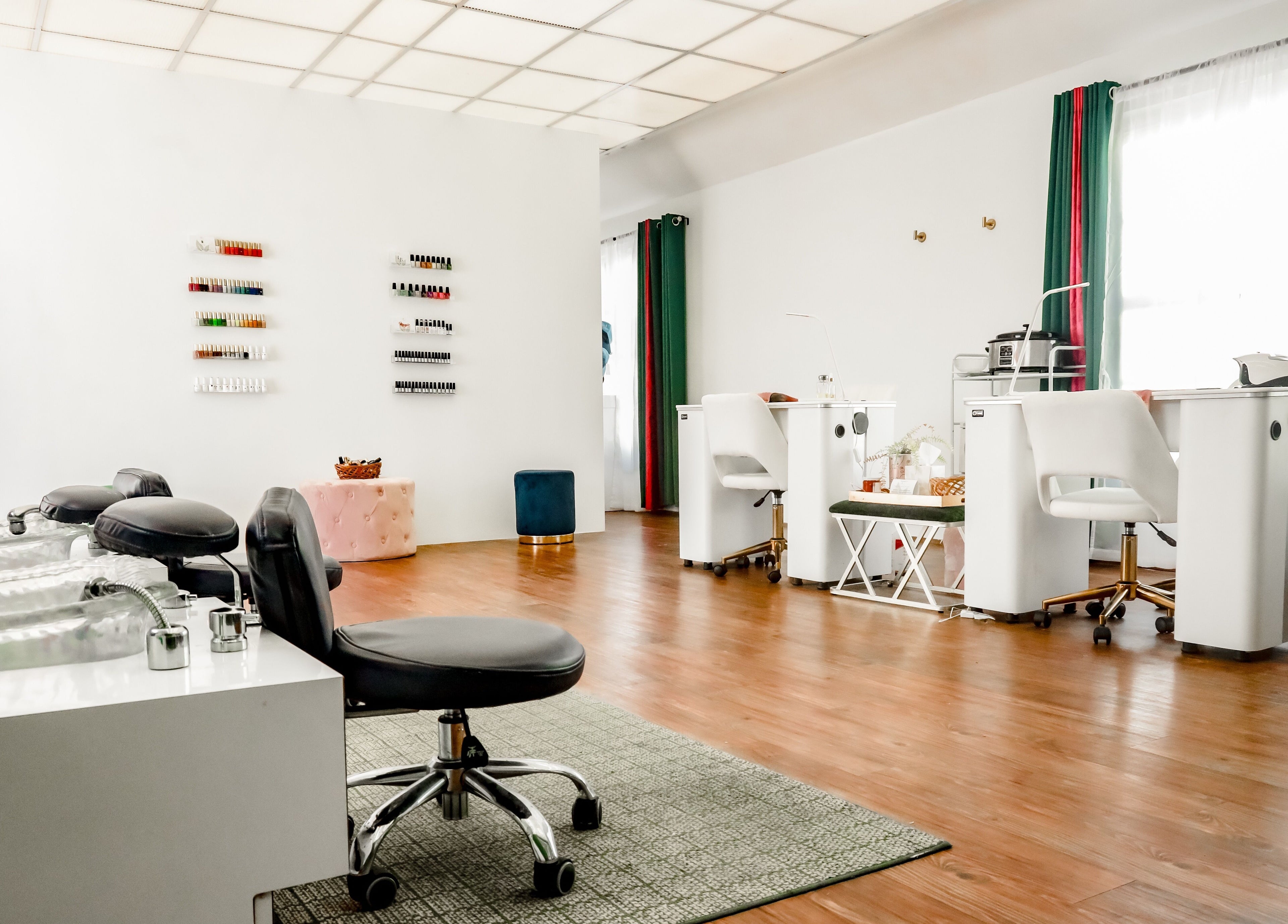 Interior of Lacquered Lounge in Town Of St. George, St. George's Parish, BM, showcasing stylish beauty stations.