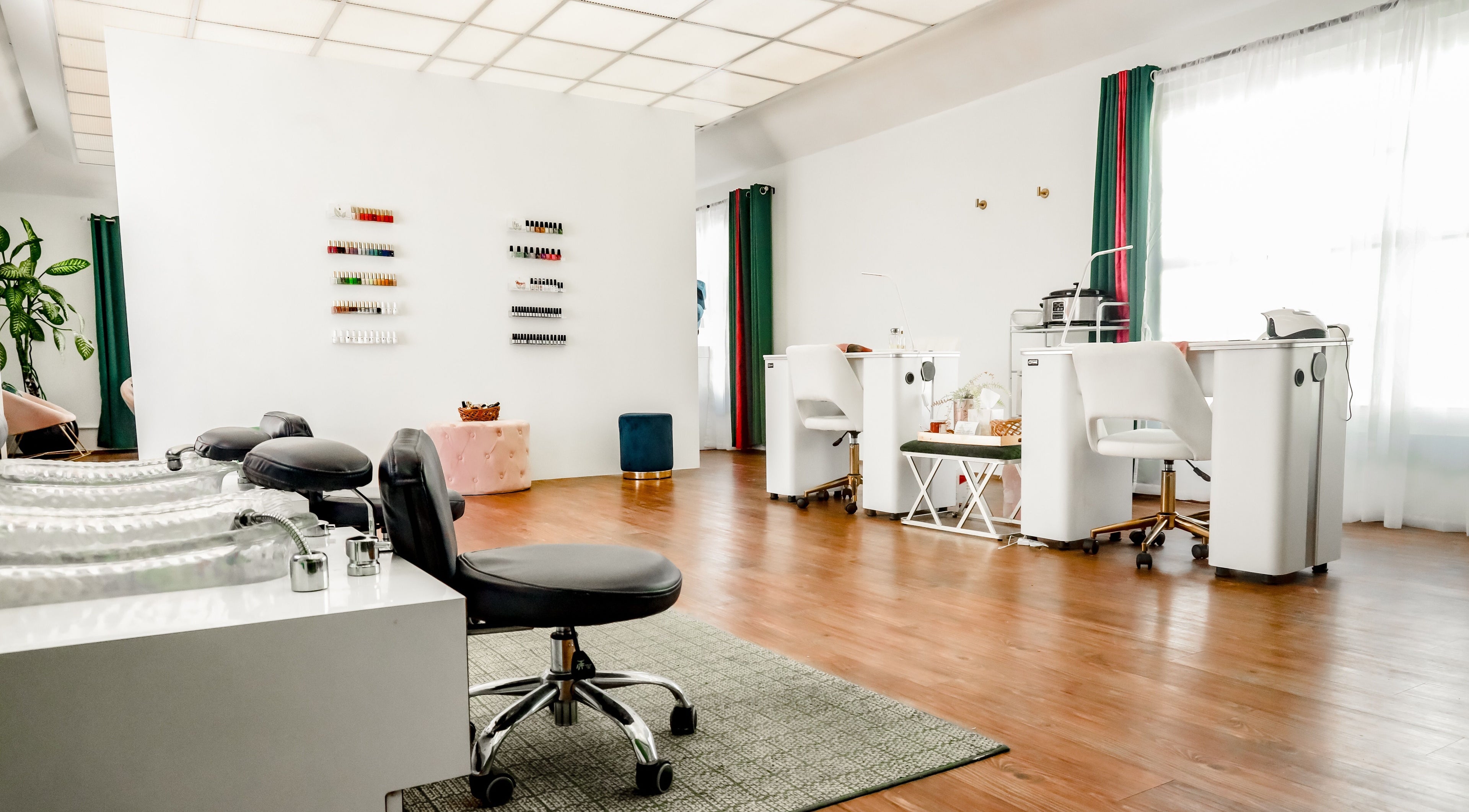 Interior of Lacquered Lounge in Town Of St. George, St. George's Parish, BM, showcasing stylish beauty stations.