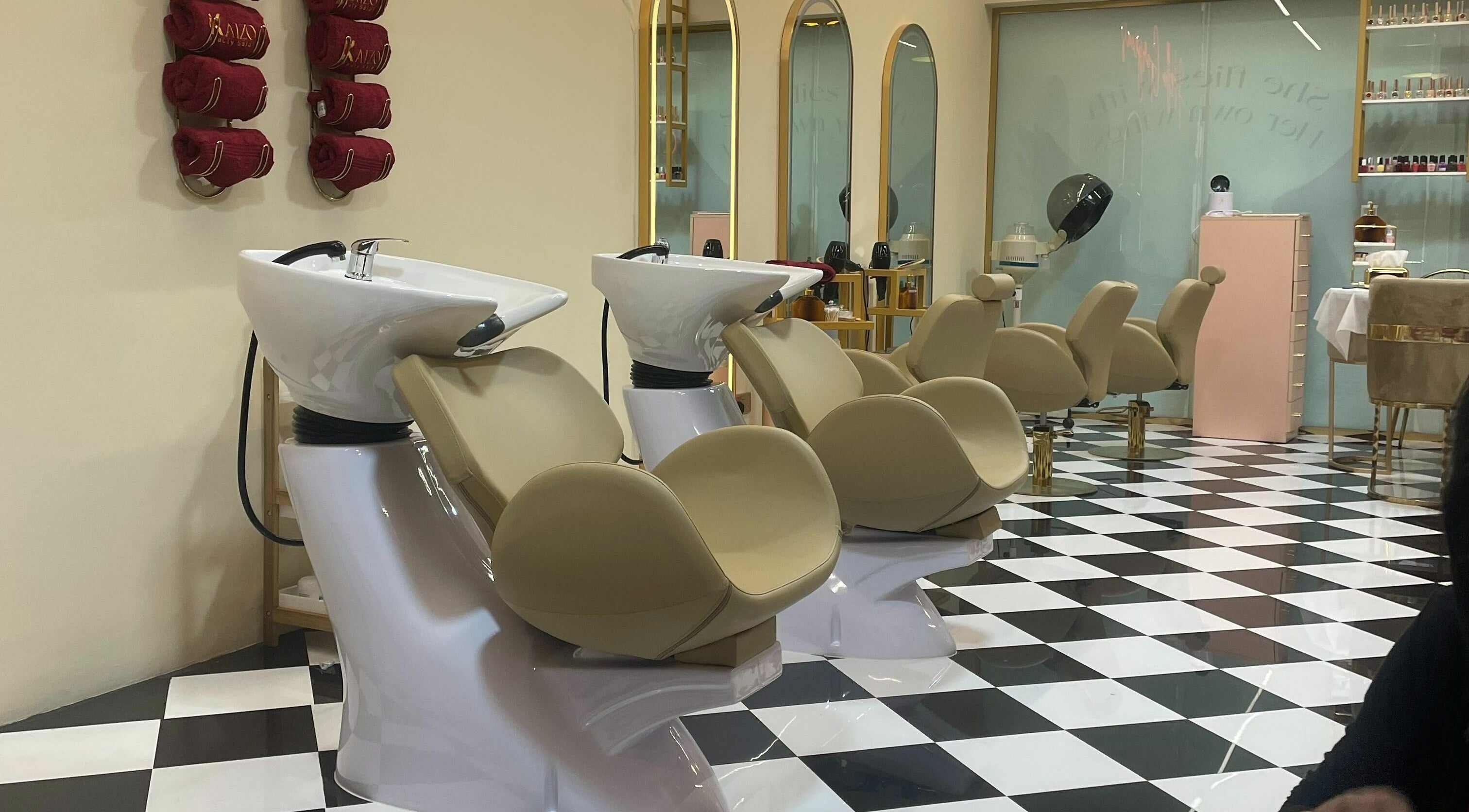 Luxurious interior of Kaizo Beauty Salon in Dubai, AE, featuring chic styling chairs and elegant design.