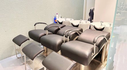 Luxurious wash stations at Devoue Hair, Melbourne, Victoria, AU, offering a premium hair care experience.