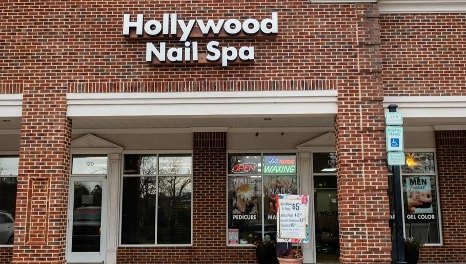 Hollywood Nail Spa image 1