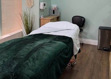 Treatment room at NU Med Clinic and MediSpa in Toronto, Ontario, CA with a calming green bed.