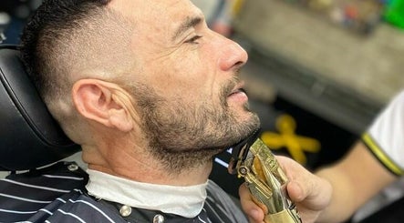 Valentino for Men Barbershop imagem 3