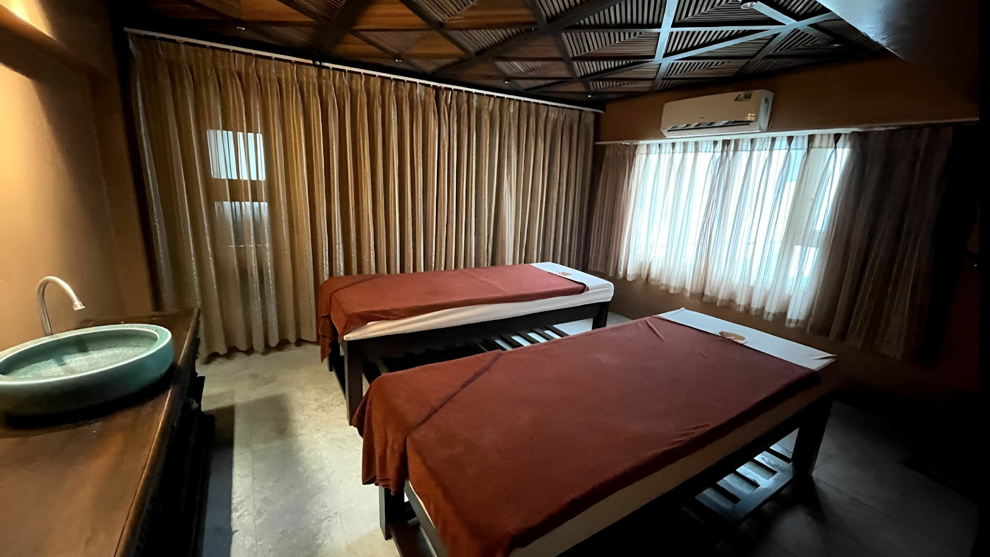 Cozy massage room at Dao's Care Spa - Ba Đình, Hà Nội, VN with warm lighting and comfortable beds.