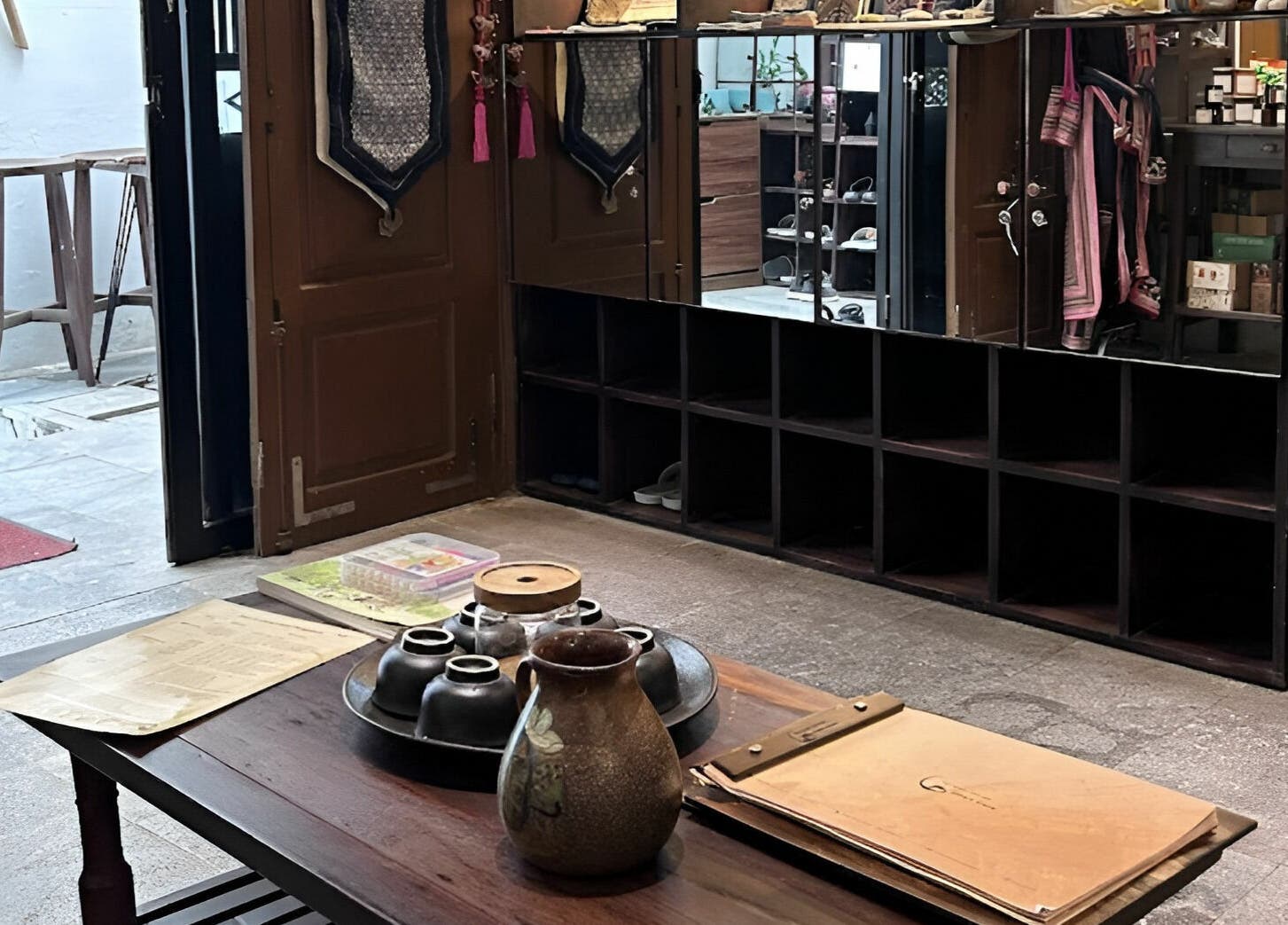 Welcoming entrance of Dao's Care Spa - Ba Đình, showcasing a traditional decor in Hà Nội, Hà Nội, VN.