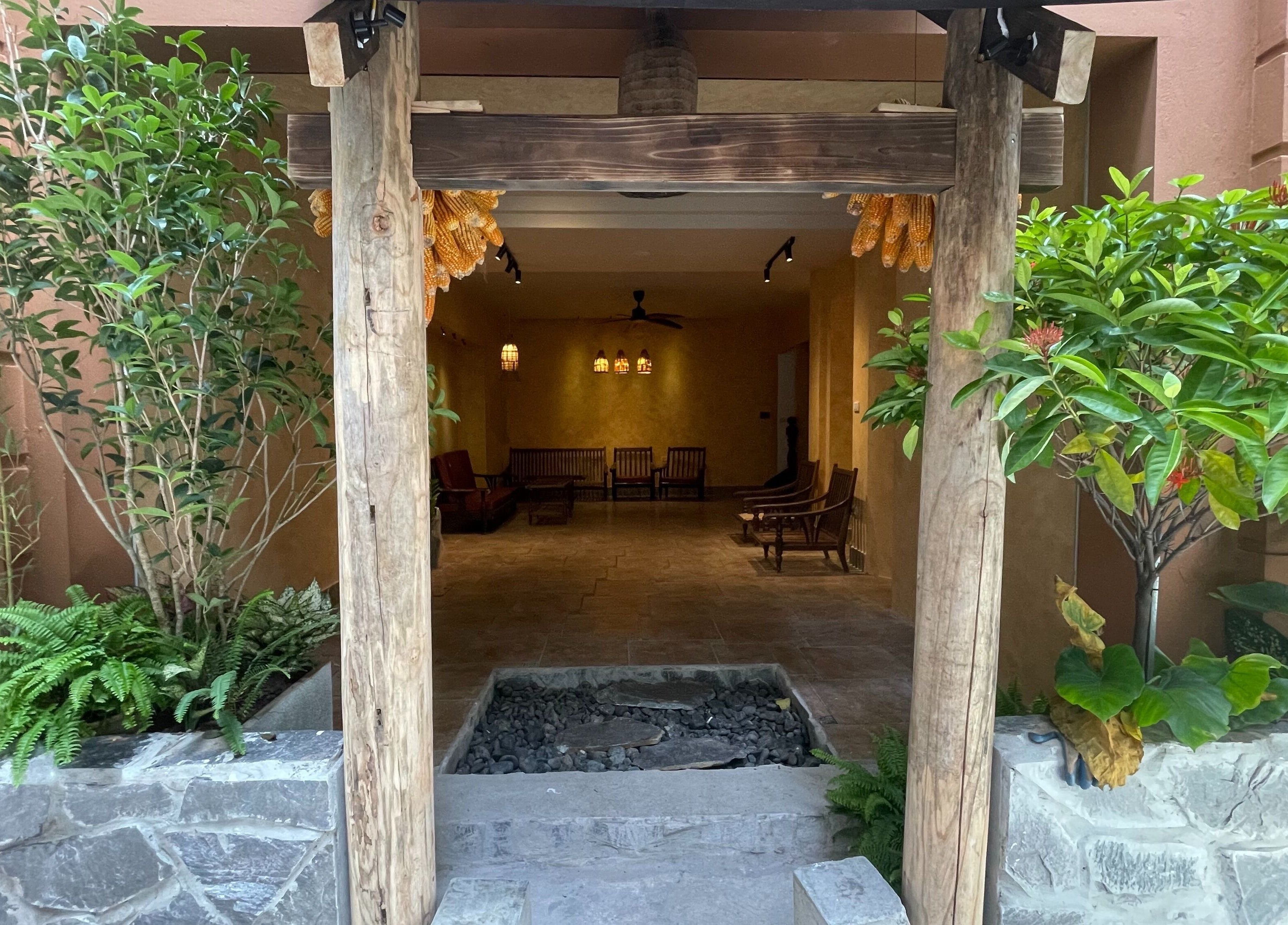 Entrance of Dao's Care Spa - Tây Hồ, Hà Nội, Hà Nội, VN with lush greenery and inviting decor.