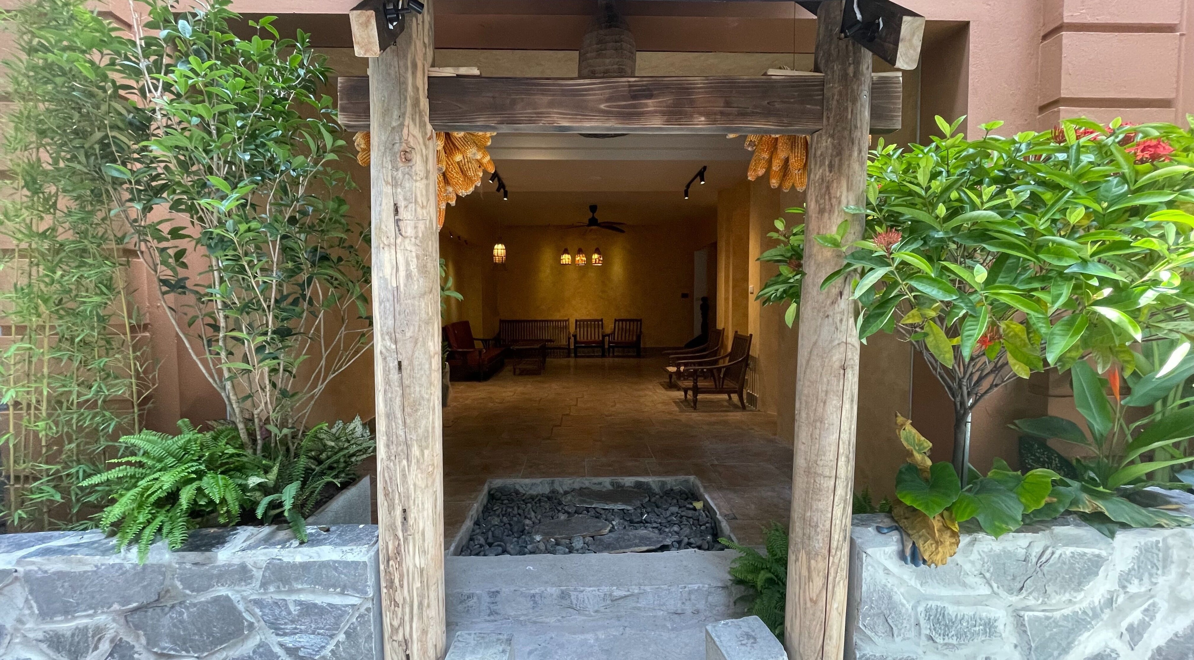 Entrance of Dao's Care Spa - Tây Hồ, Hà Nội, Hà Nội, VN with lush greenery and inviting decor.