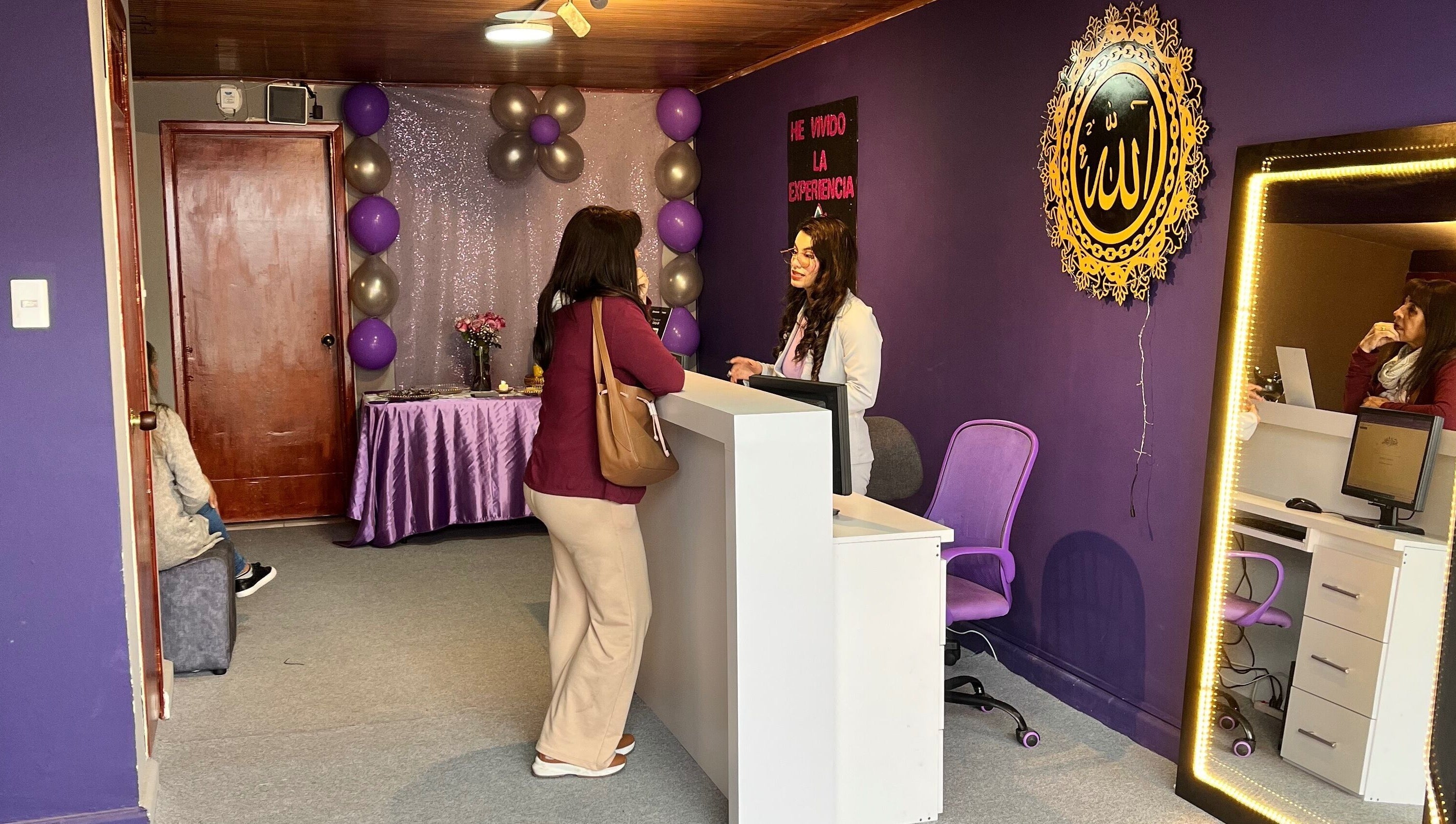 Recepción de Allkarim & Salam en San Juan de Pasto, Nariño, CO, decorada con globos y flores.