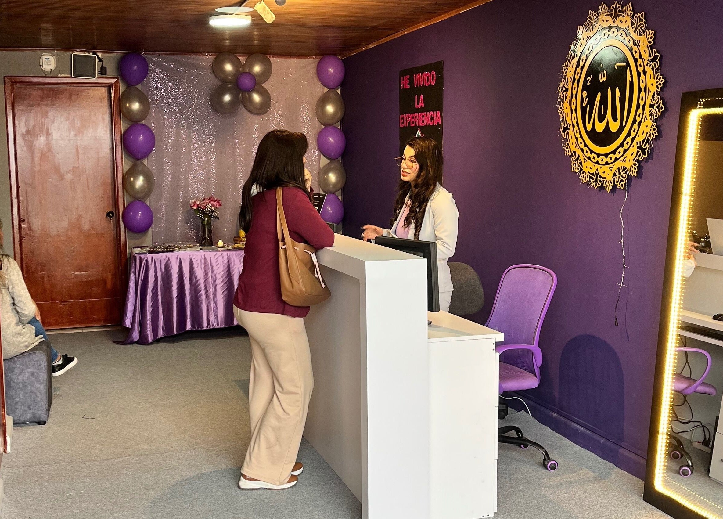 Recepción de Allkarim & Salam en San Juan de Pasto, Nariño, CO, decorada con globos y flores.