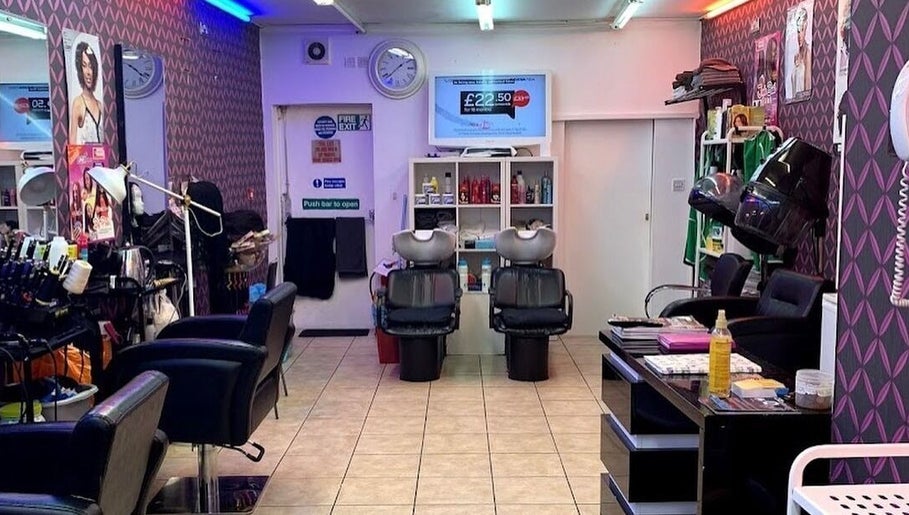 The VEY Hair Salon, bilde 1