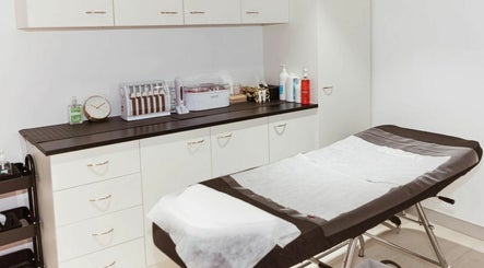Rimi Beauty Threading and Waxing Studio image 2