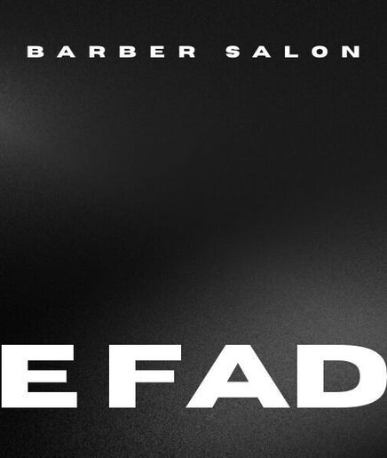 Logo de THE FADE | Barber Salon en Vitoria-gasteiz, País Vasco, ES. Fondo negro elegante.