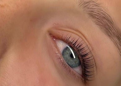 Close-up of a luminous eye showcasing lash treatment at Vivienne Laser & Skin Clinic, Wied Il-għajn, MT.