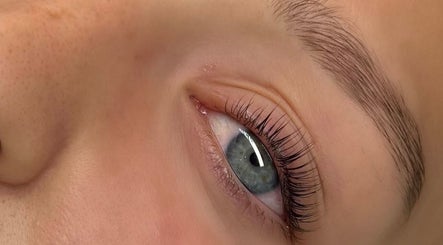 Close-up of a luminous eye showcasing lash treatment at Vivienne Laser & Skin Clinic, Wied Il-għajn, MT.