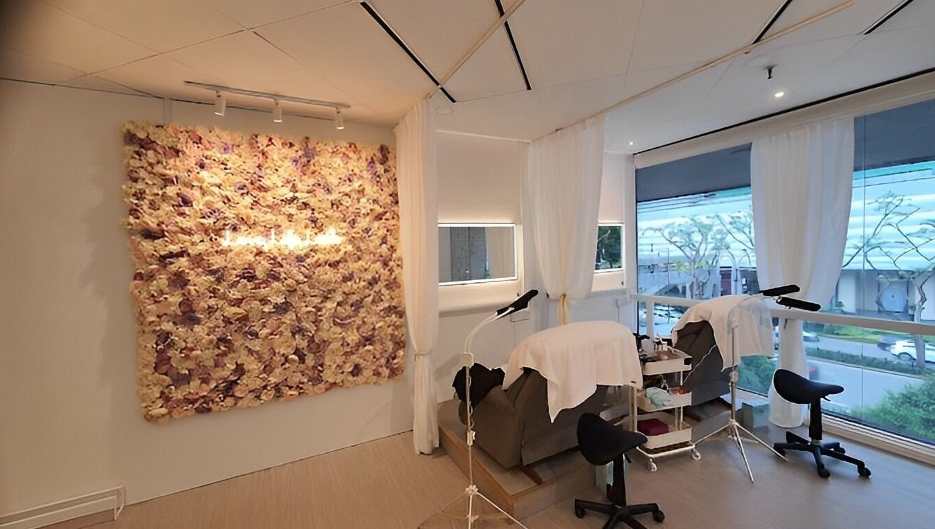 Luxurious interior of Ciao Lashes in Singapore, SG featuring chic decor and comfortable treatment spaces.