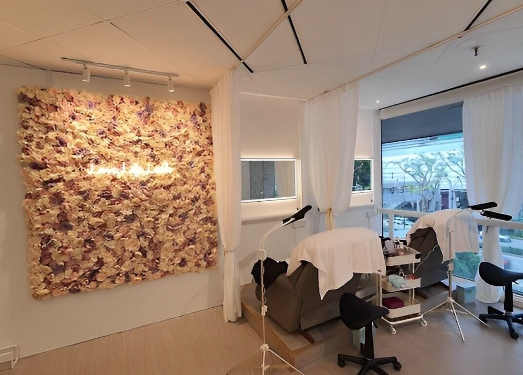 Luxurious interior of Ciao Lashes in Singapore, SG featuring chic decor and comfortable treatment spaces.