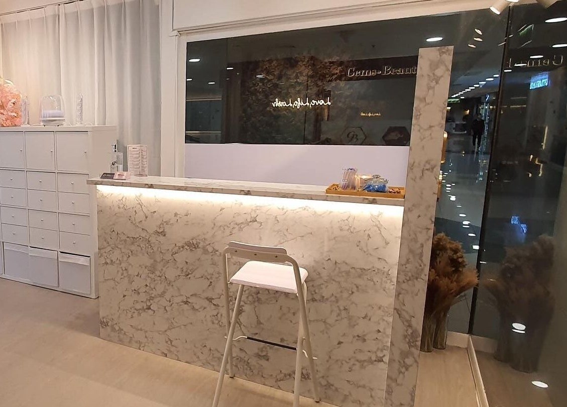 Elegant reception area at Ciao Lashes, Singapore, Singapore, SG featuring marble counters and chic decor.