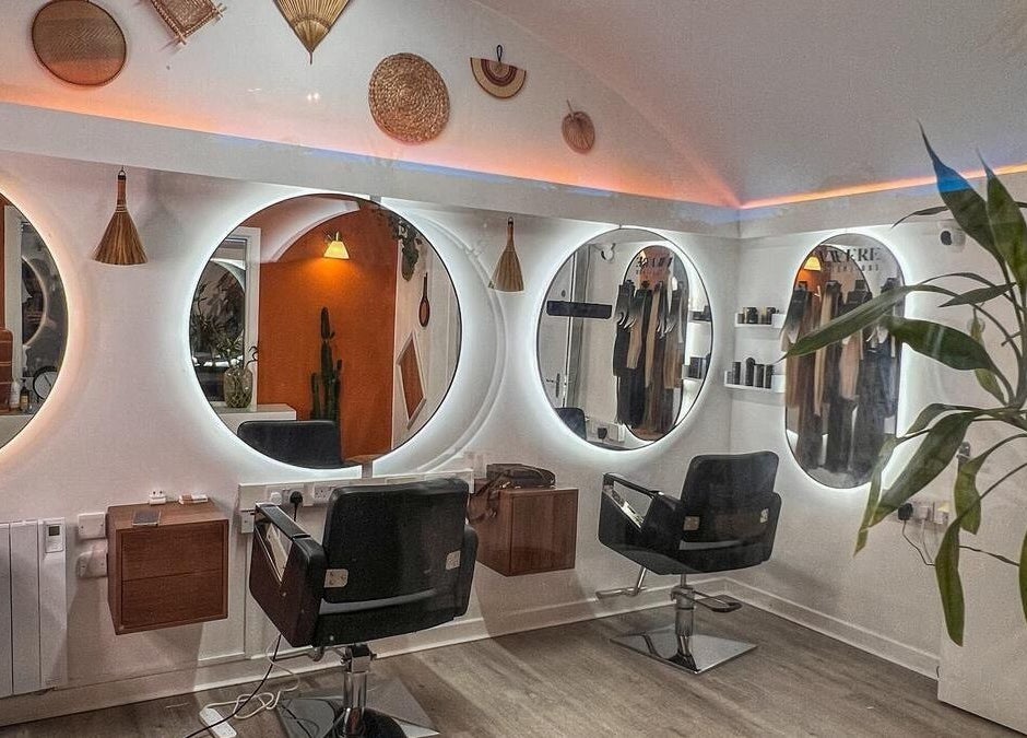 Elegant salon mirrors and chairs at Vivere Concept, Dublin 2, County Dublin, IE, showcasing modern beauty ambiance.