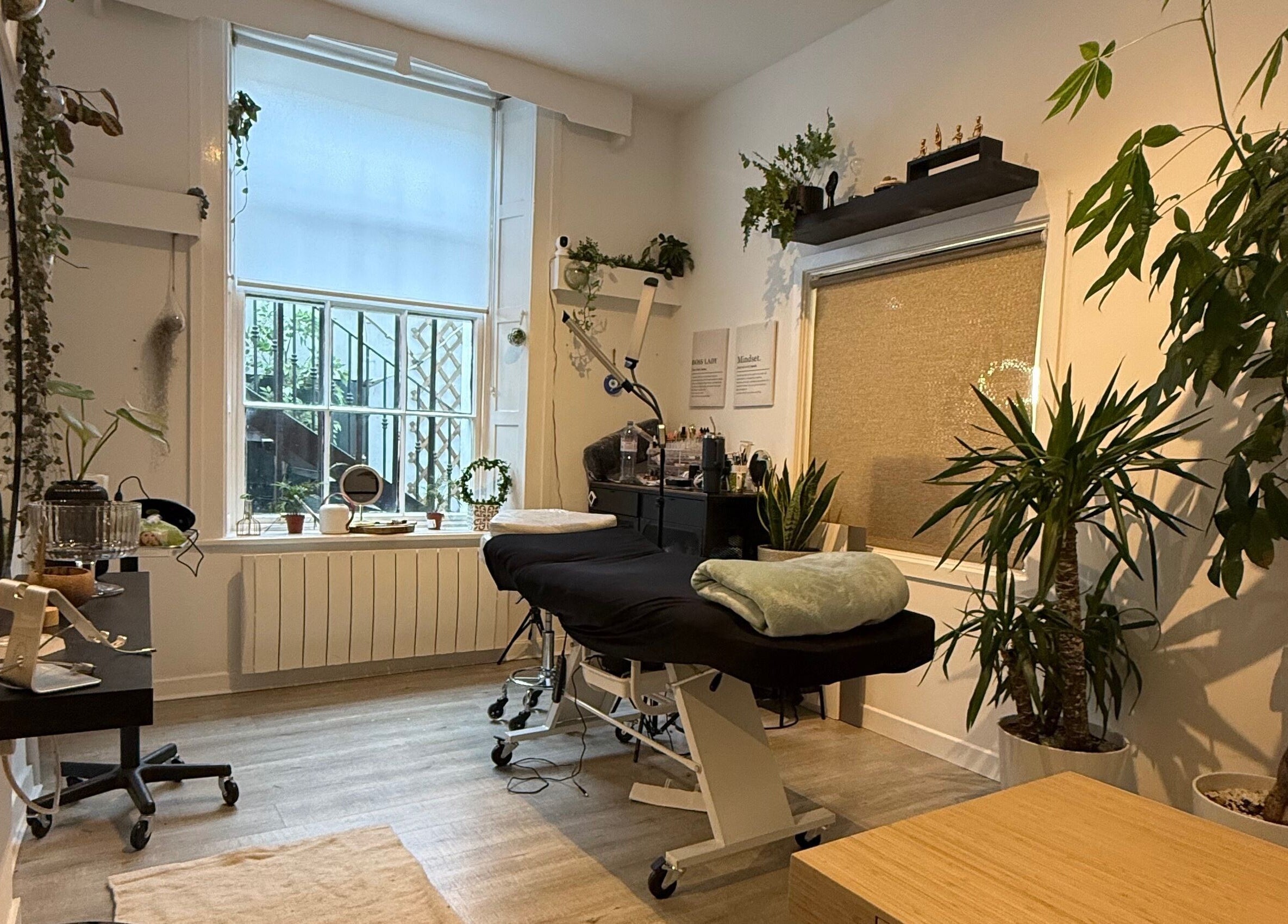 Tranquil treatment room at Vivere Concept, Dublin 2. Lush plants create a calming ambiance.