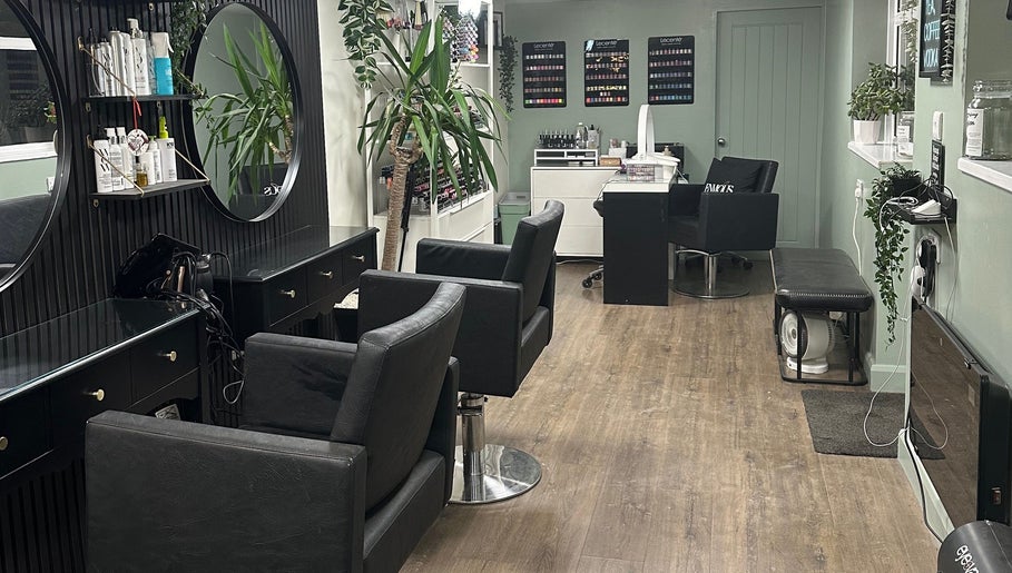 Envious Salon afbeelding 1