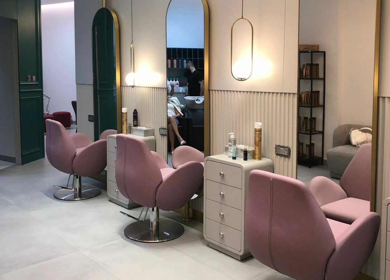 Modern interior of Ok Beauty Salon featuring chic seating and mirrors, دبي, دبي, AE.