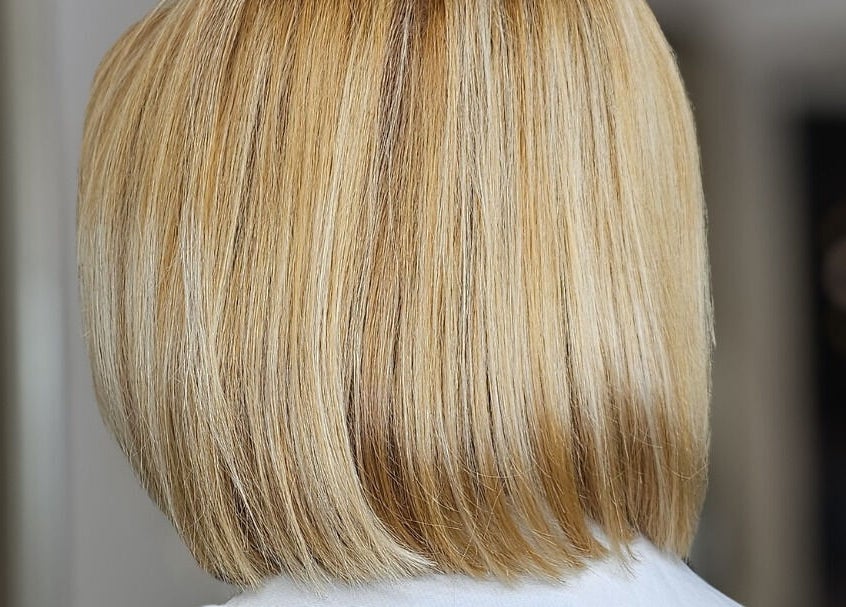 Corte bob loiro elegante no Espaço Vina Silva, Agualva-cacém, Lisboa, PT.