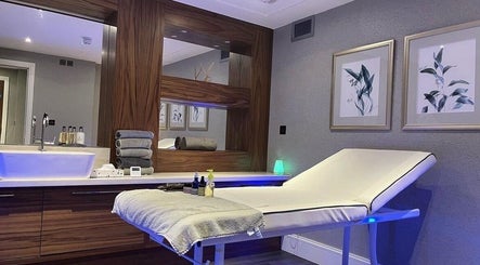 Serene therapy room at Jasia Holistic @The Health & Beauty Clinic, London, England, GB with massage bed and decor.