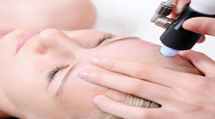 Revitalizing facial treatment at Jasia Holistic @The Health & Beauty Clinic in London, England, GB.