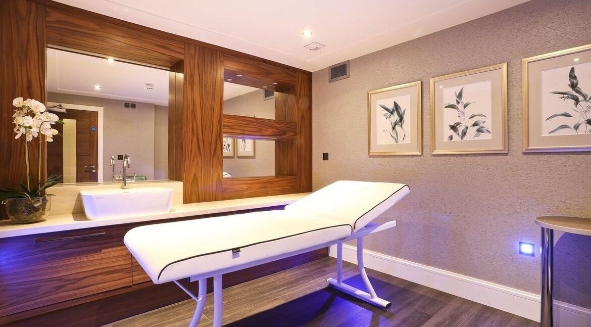 Relaxing treatment room at Jasia Holistic@ The Vale Living, London, GB with a spa bed and soothing decor.