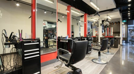 Hair Xtacy Salon Premium