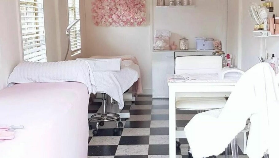The beauty hut image 1
