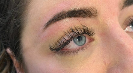 Nude Lashes & Brows by Kerry Pillans slika 2