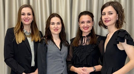 Équipe professionnelle à Sugaring Pro, Nice, Provence-Alpes-Côte d'Azur, FR.