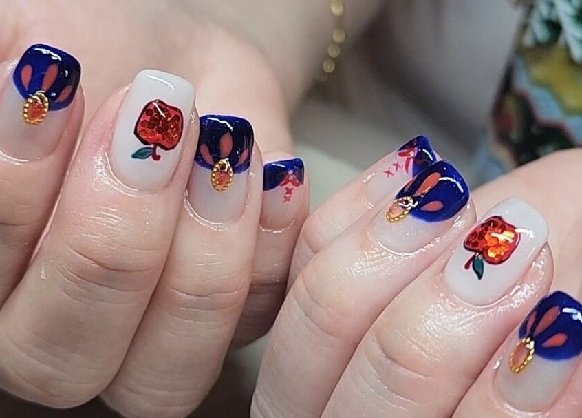 Creative nail art at Wonderbu Nails, Melbourne, Victoria, AU, featuring intricate floral and gemstone designs.