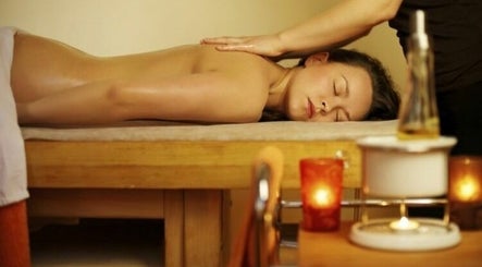 Oiled Massage and Beauty imaginea 3
