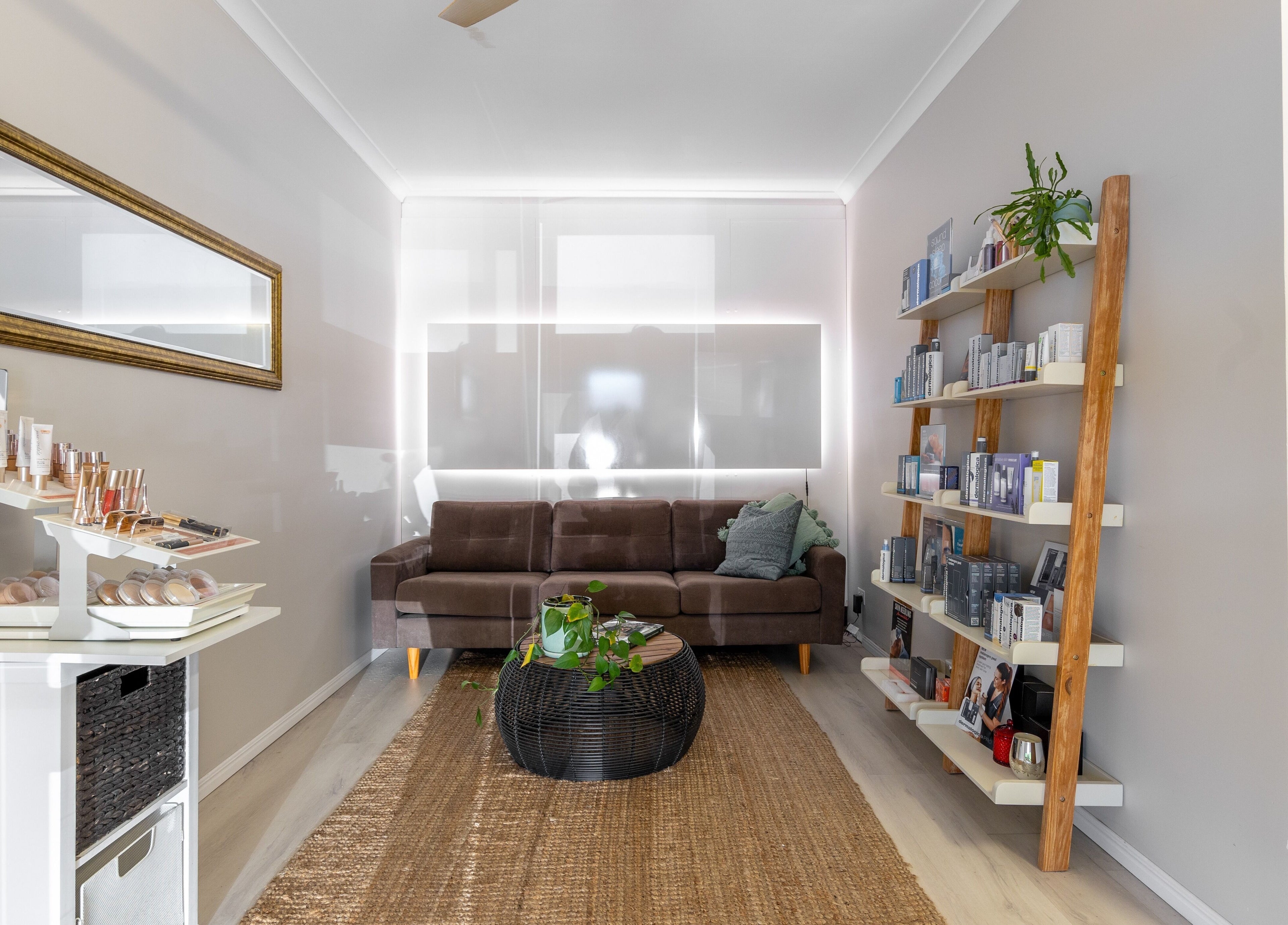 Cozy and elegant beauty room at Justine's Accent on Beauty, Mudgeeraba, Queensland, AU, featuring comfy seating.