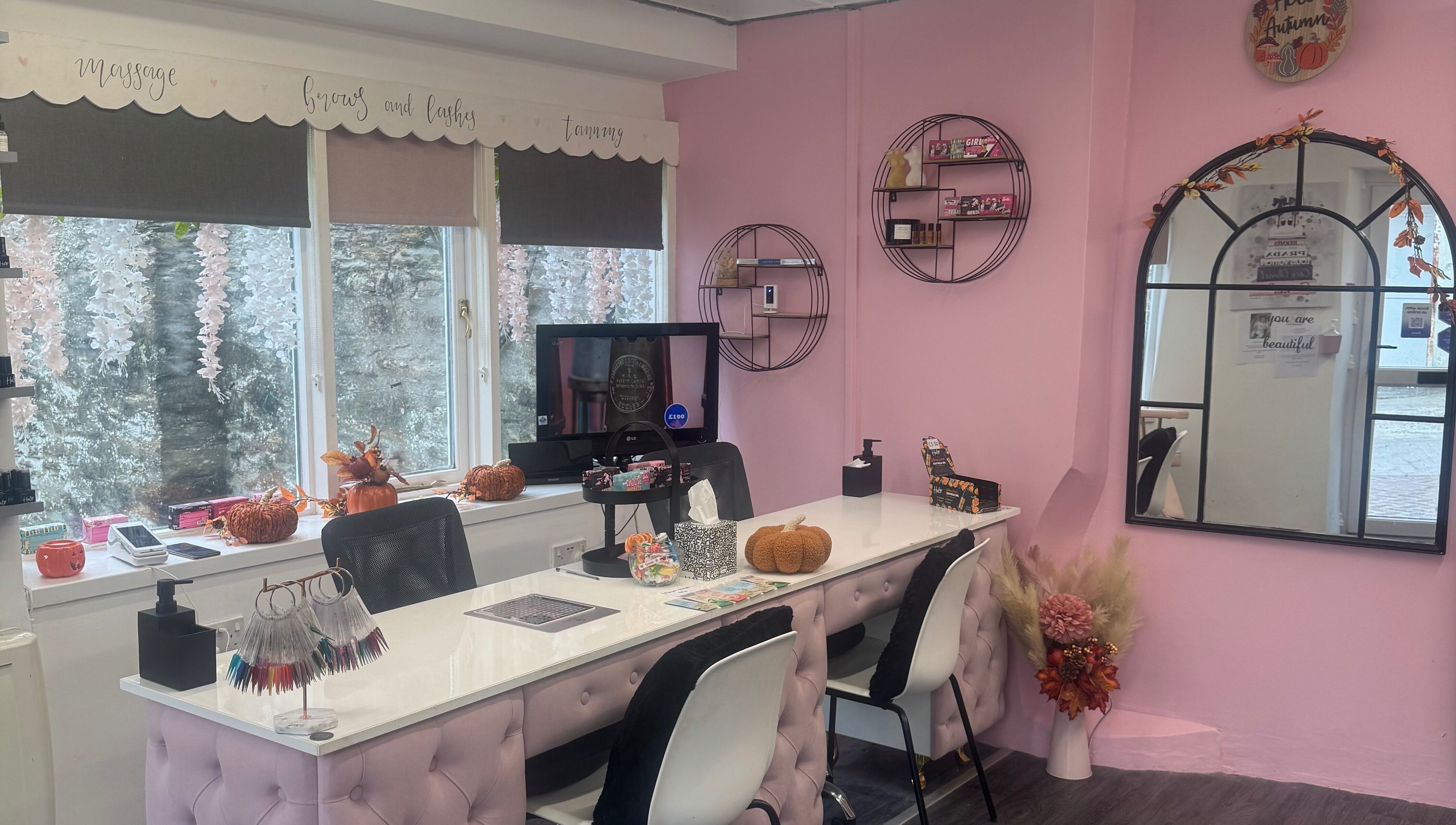 Chlos Beauty Corner nail bar with pink decor and elegant setup in Callington, England, GB.