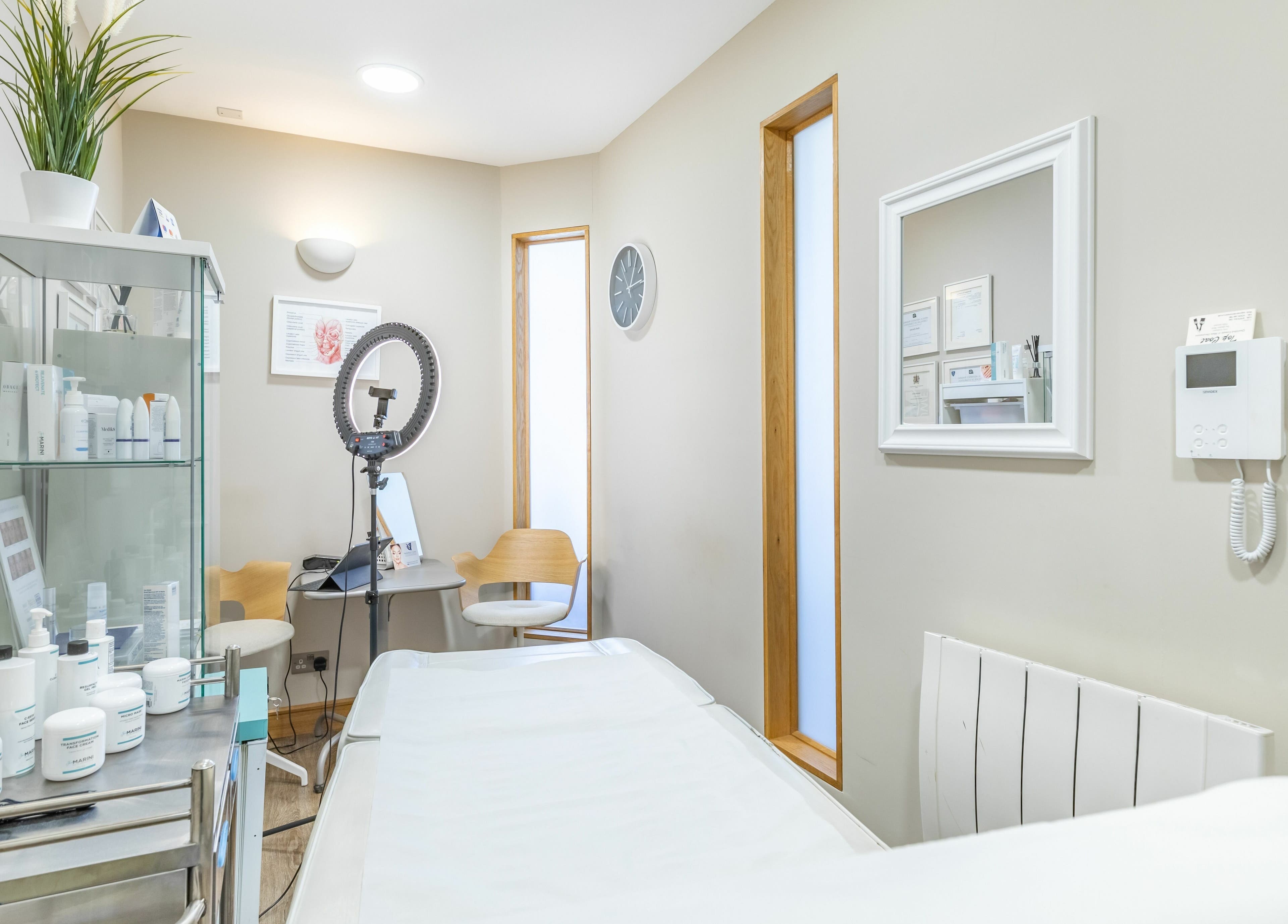 Frontalis Clinic treatment room in Portishead, England, GB with clean design and modern equipment.