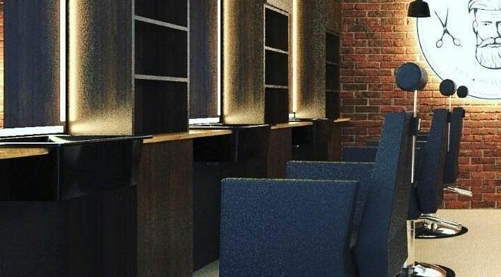 Interior modern al HiStory Barbershop Camil Ressu 8, București, RO, cu scaune elegante și decor cărămiziu.