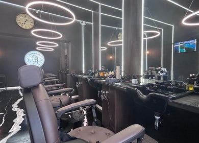 Interior modern la History Barbershop Stefan Cel Mare, București, București, RO, evidențiază un stil elegant.